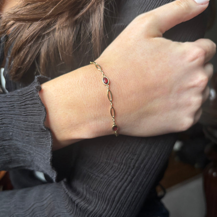 9ct Yellow Gold Garnet Bracelet