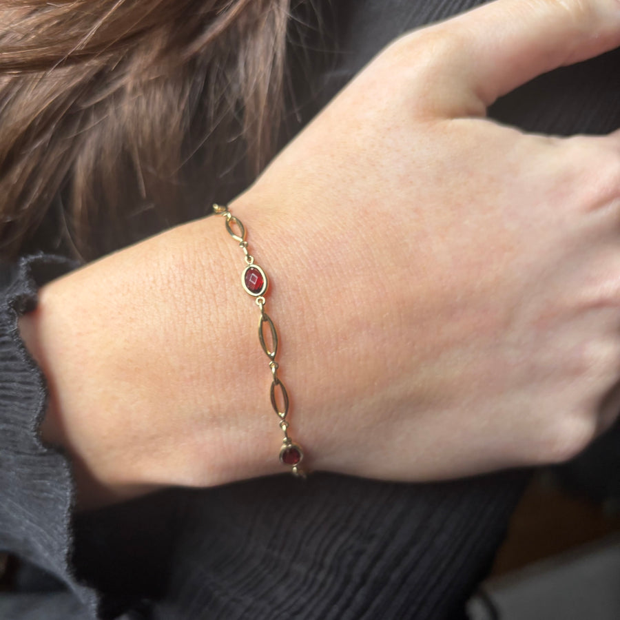 9ct Yellow Gold Garnet Bracelet