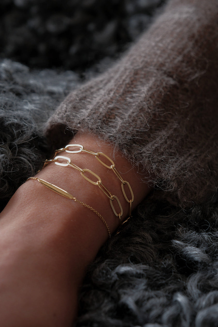 Mary-K - Gold Rounded Bar Bracelet