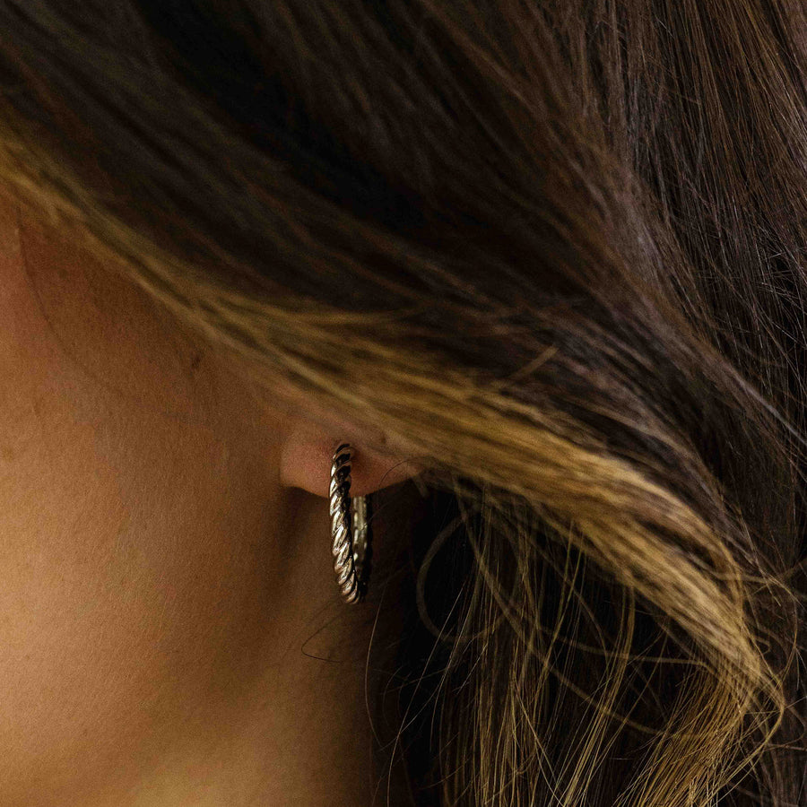 Gisser - Silver Twist Hoop Earrings 22mm