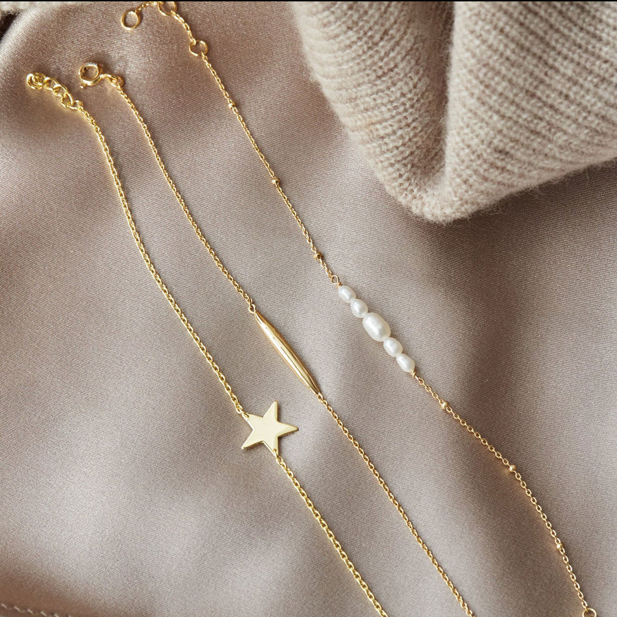 Mary-K - Gold Rounded Bar Bracelet